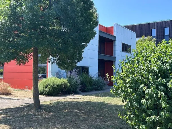 Local d'activité 1794 m²