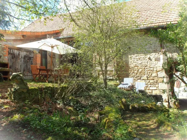 Ancienne Grange-écurie aménagée dans un paisible village d'Au