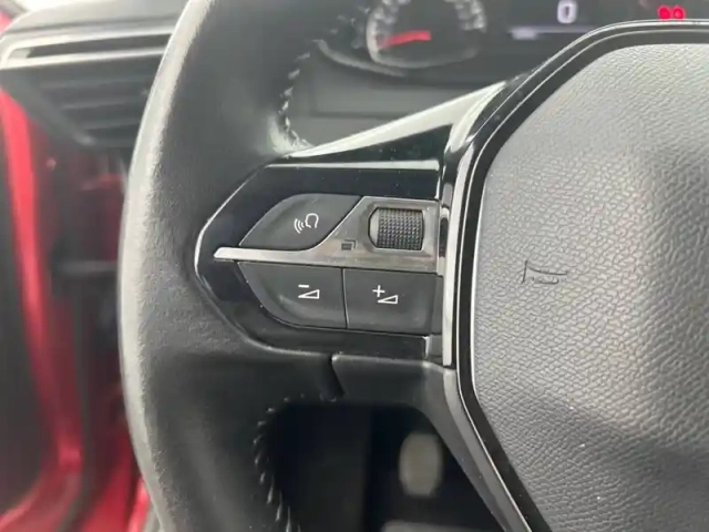 Peugeot 2008 puretech 100 s&amp;s bvm6 — photo 18