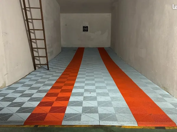 Parking boxé 2 places 27 m2 Boulevard Saint Jacques Paris 14e
