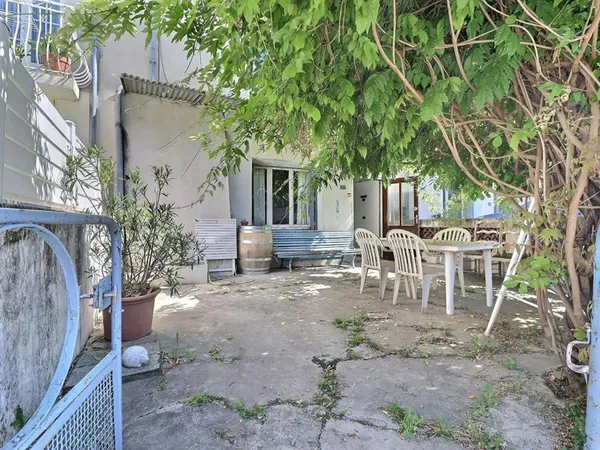 Ancône, maison de village à rénover