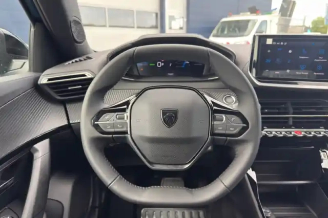 Peugeot 2008 electrique 54 kwh 156 ch — photo 12