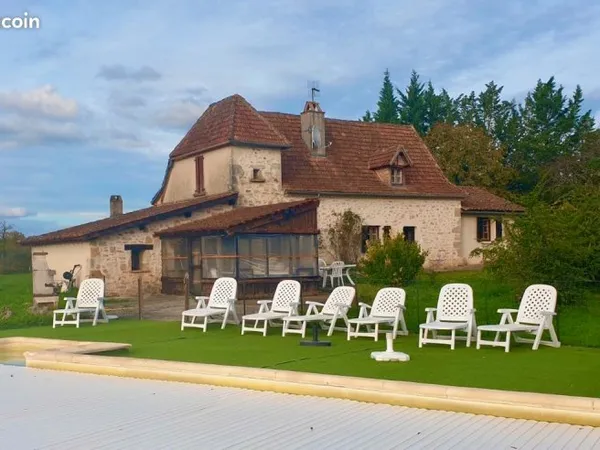 Jolie maison quercynosie avec piscine, proche de figeac (lot) ouest