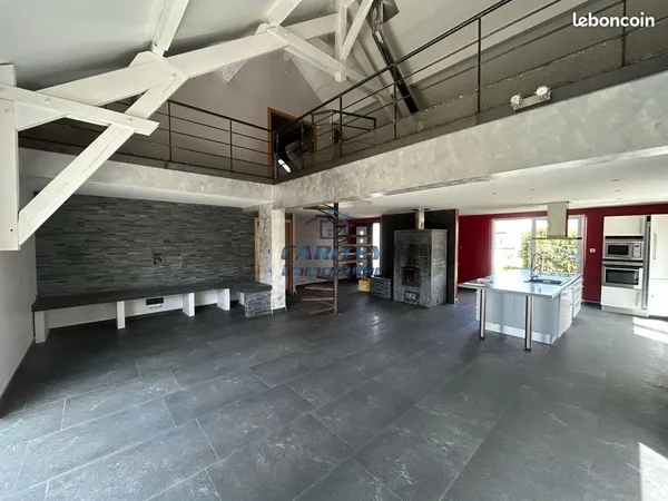 Maison 8 pièces 250 m²