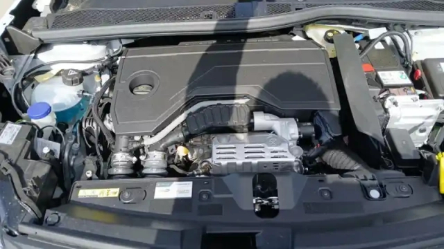 Peugeot 2008 hybrid 110 e-dcs6 — photo 13