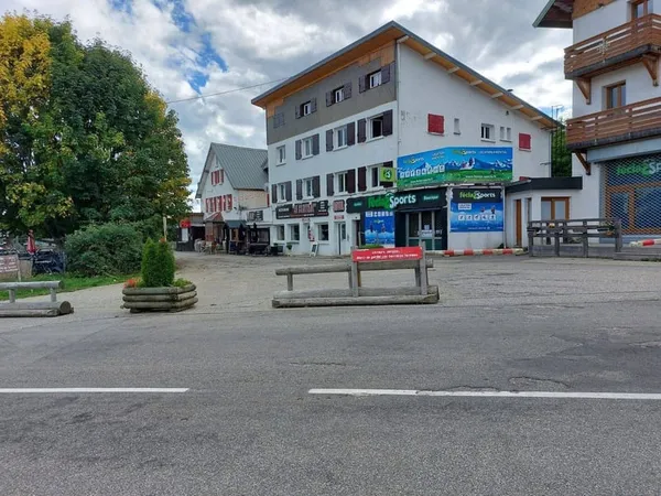 Local commercial 750 m²