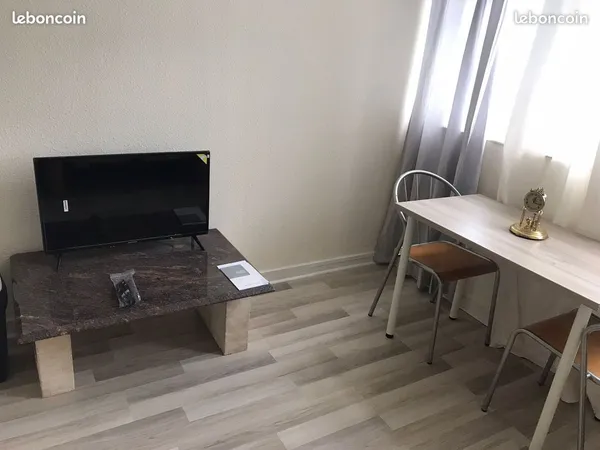 Belle chambre meublée au coeur d'Evry, 30 minutes de Paris - Collocation