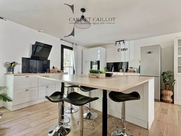 Grand APPARTEMENT T6 - SAINTES Rive Droite (réf.30643)