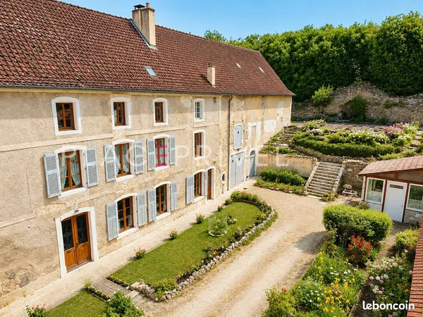Propriété 7 pièces 230 m²