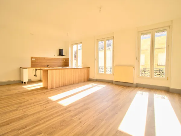 AGEN HYPER CENTRE- Appartement T3 lumineux et calme de 75m² entièrement rénové quartier Carnot