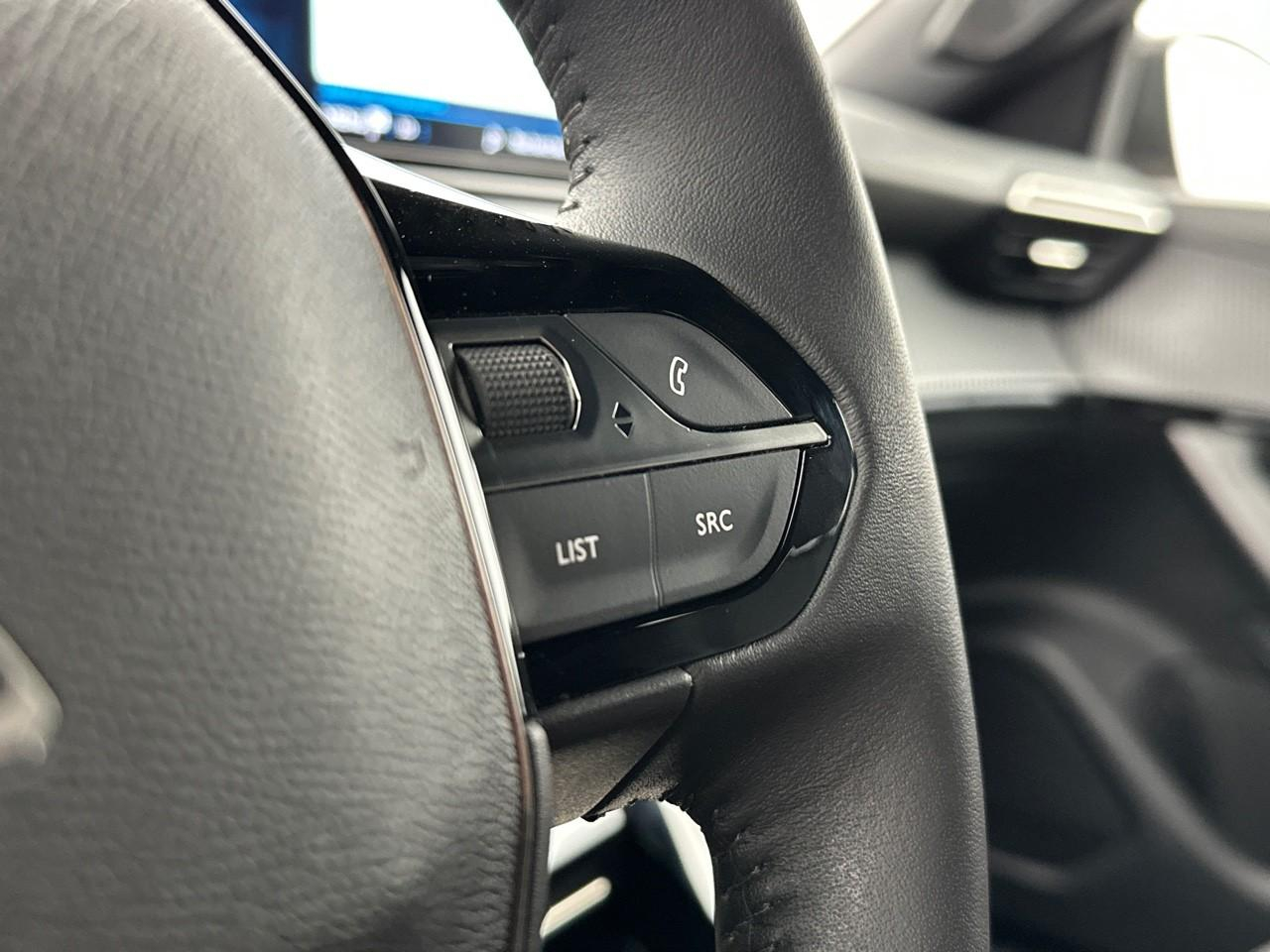 Peugeot 2008 puretech 130 s&s eat8 allure pack — photo 18