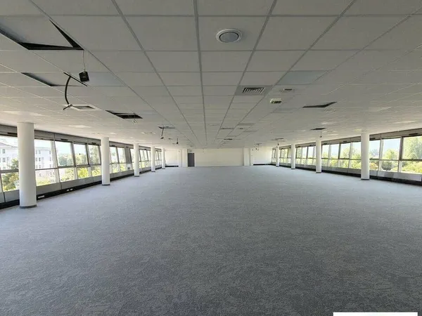 Bureau 1882 m²