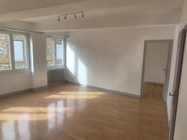 Tarare centre T4 rénové 78m² DPE C 3 chambres cuisine neuve équipée