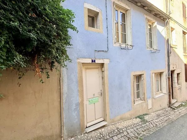 TOURNUS - Maison de ville avec courette et potentiel d'amén