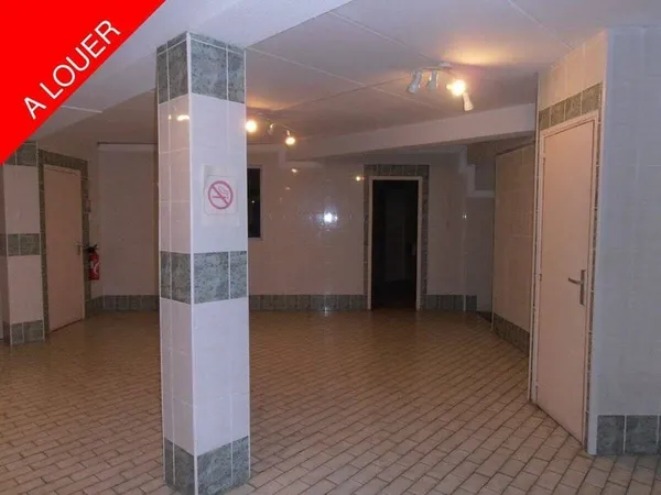 Bureau et espace de travail Vente Saint-Victoret   650€