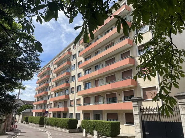 Magnifique appartement situé sur un secteur prisé proche de