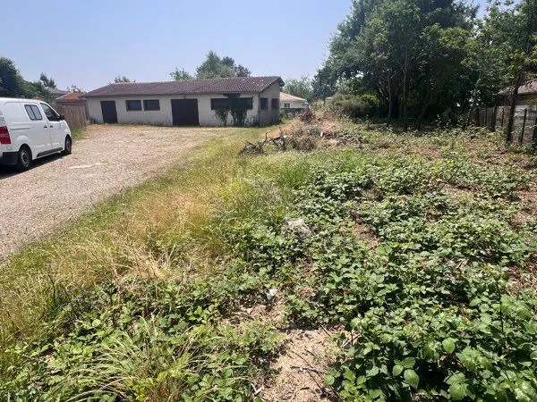 Terrain constructible avec bâtiment