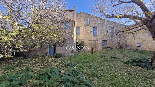 Maison 18 pièces 690 m²
