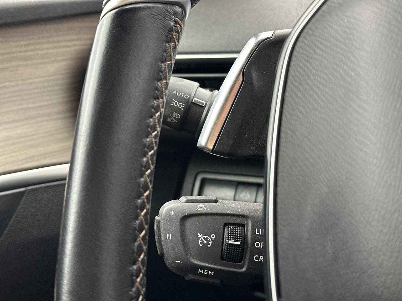 Peugeot 3008 hybrid4 300 e-eat8 gt — photo 20