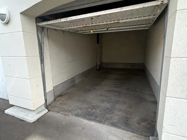 Garage fermé 13 m² - Centre d'Olivet - sécurisé