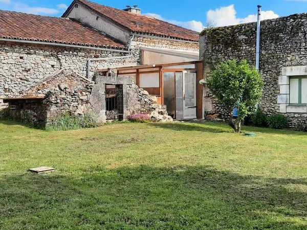 Maison de 130 m2 à vendre, près Mareuil