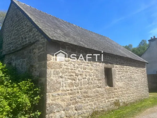 Grange en pierres- Fort potentiel--Terrain 1800m2