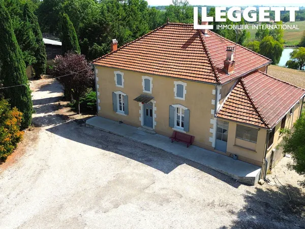 Domaine 32Ha avec maison, maisonnette, hangar, atelier, grange, lac privé, dépendances.