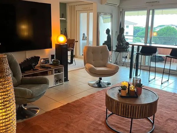 Bel appartement avec terrasse et piscine dernier étage