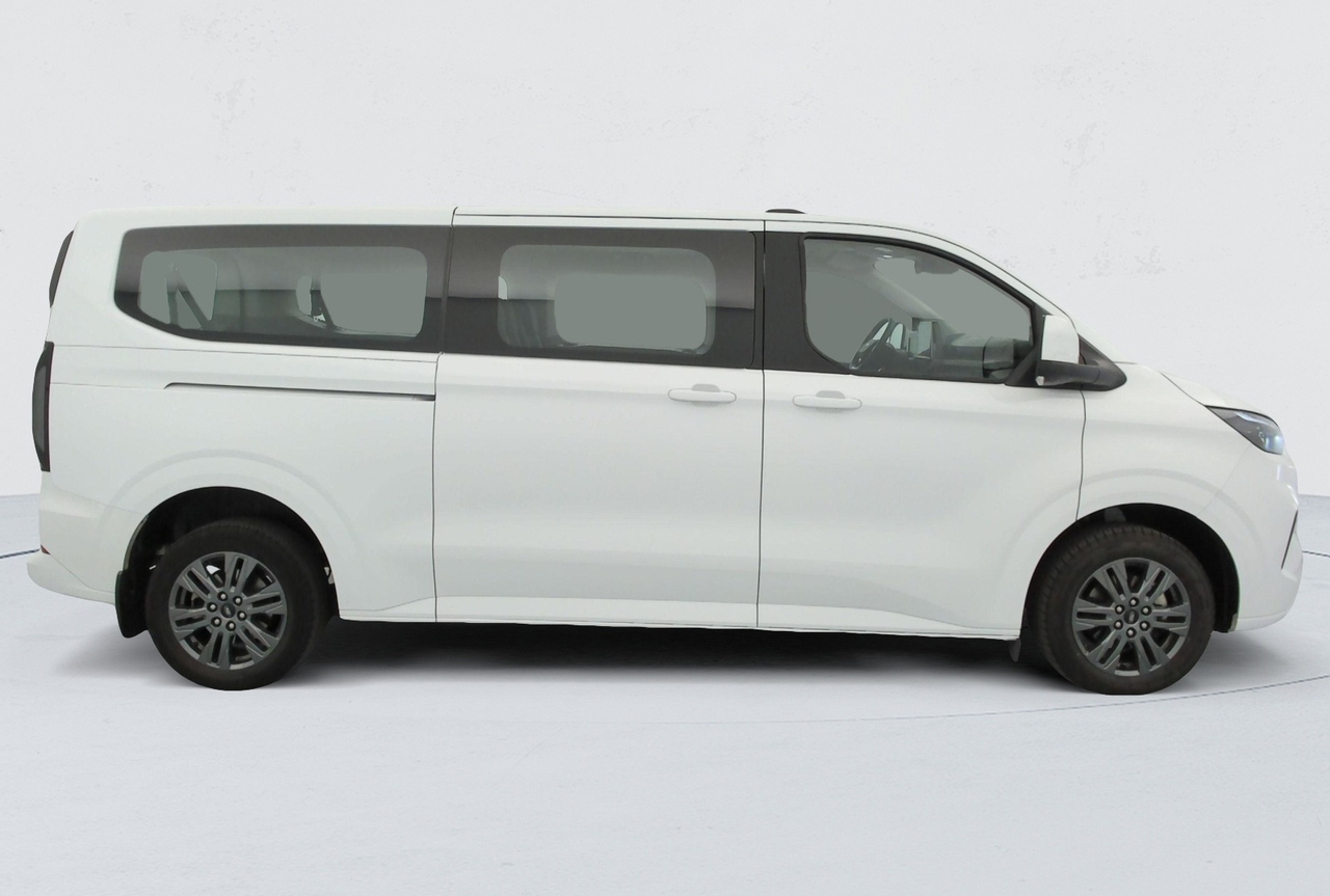 Ford Tourneo Custom — photo 6