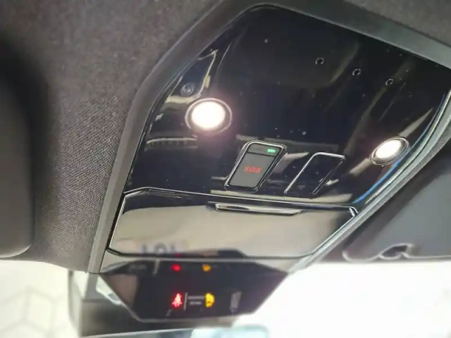 Renault Megane e-tech ev60 220 ch super charge — photo 40