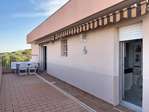 Bel appartement 2 pièces avec grande terrasse à Antibes