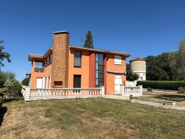 Très Belle Maison avec piscine au coeur du Gers