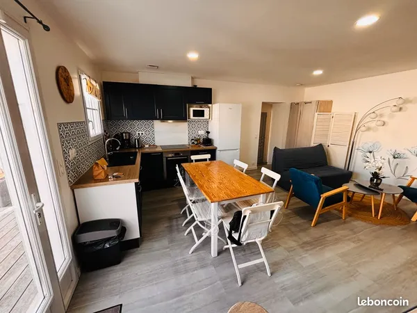 Maison rénovée avec jardin à proximité des plages et du marché