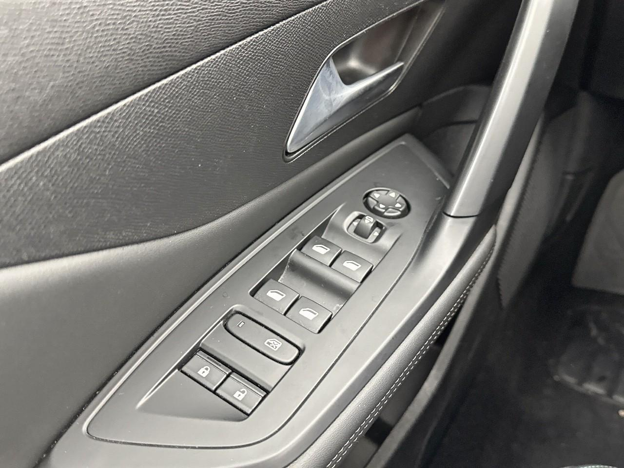 Peugeot 308 phev 180 e-eat8 allure pack — photo 16