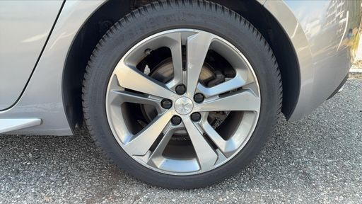 Peugeot 308 1.5 BlueHDi 130 EAT8 - GT Line – 2020 – 93615 km – Diesel – Boîte Automatique — photo 18