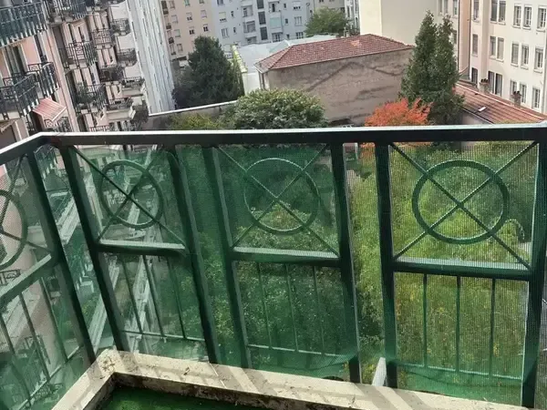 A vendre appartement - 2 pieces - balcon sur jardin - lyon 7
