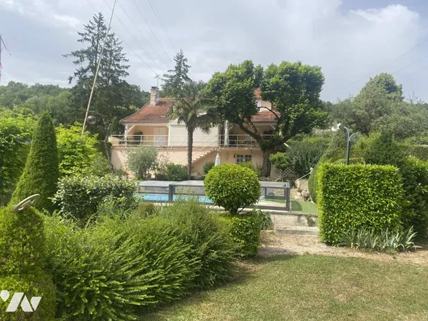 Maison 6 pièces 232 m²