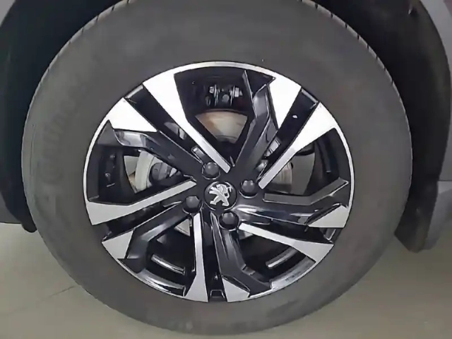 Peugeot 2008 puretech 130 s&amp;s bvm6 — photo 13