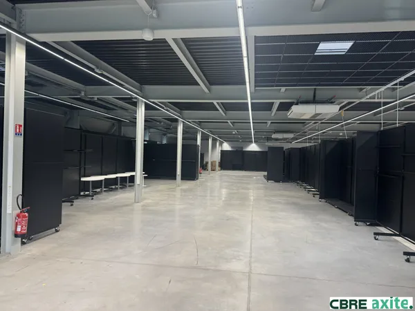Local industriel 2358 m²