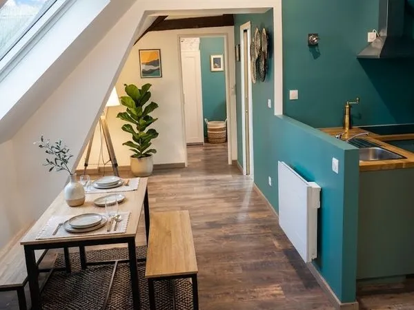 T2 de charme 59 m² (46 m² hab.) - 2 mn à pied du centre ville - Entièrement meublé & équipé - Poutre