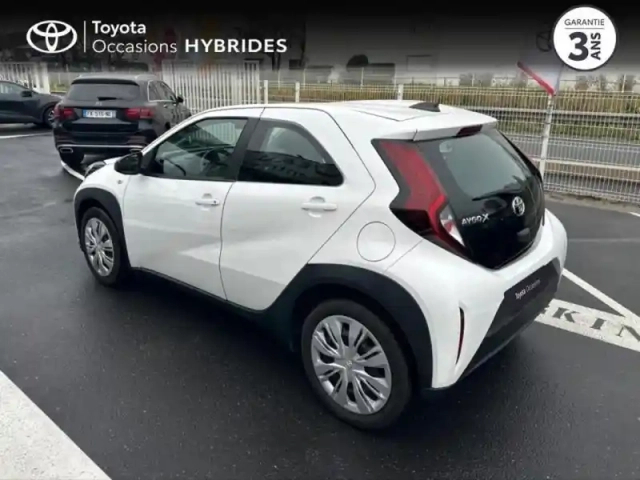 Toyota Aygo x 1.0 vvt-i 72ch dynamic s-cvt my23 — photo 3