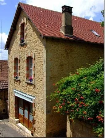 Gourdon - Belle et spacieuse Maison de ville en pierre proche de tous commerces