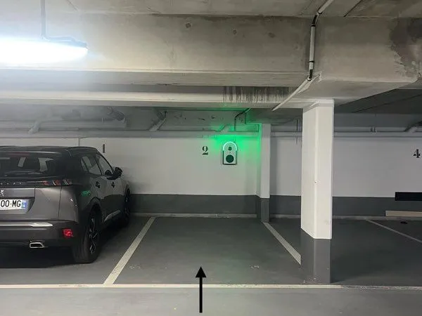 Place de parking électrifiée et neuve