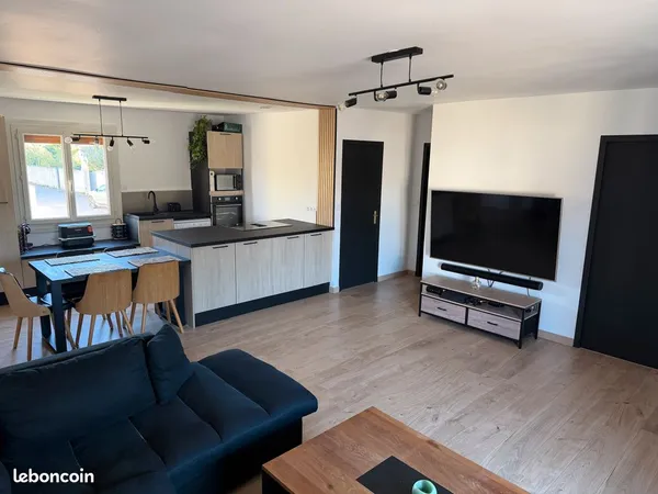Villa rénovée, lumineuse, avec jardin, garage et accès rapide A9 - Codognan
