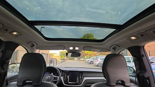Volvo XC60 T6 Recharge 2.0 Ti 253 Plug in Hybrid 145 AWD Geartronic8 - Plus Style Dark – 2024 – 42063 km – Hybride rechargeable – Boîte Automatique — photo 3