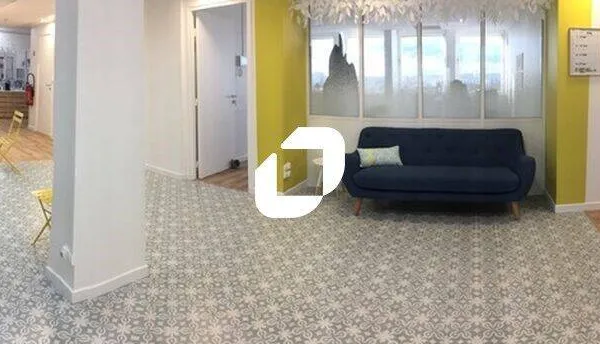 Bureau 273 m²