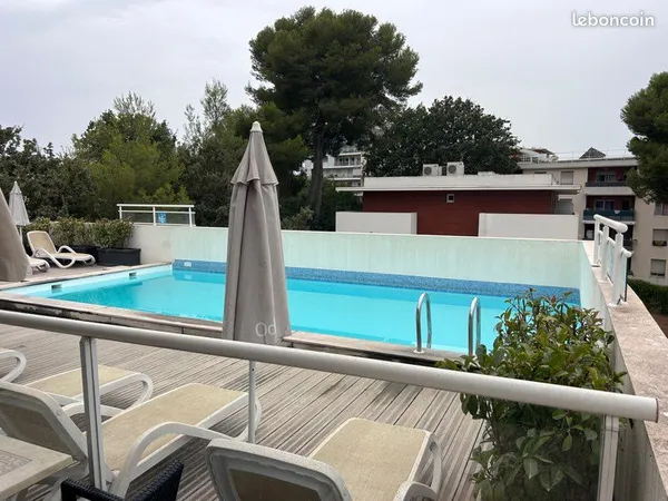 2 pièces piscine parking verdure Carrefour Antibes