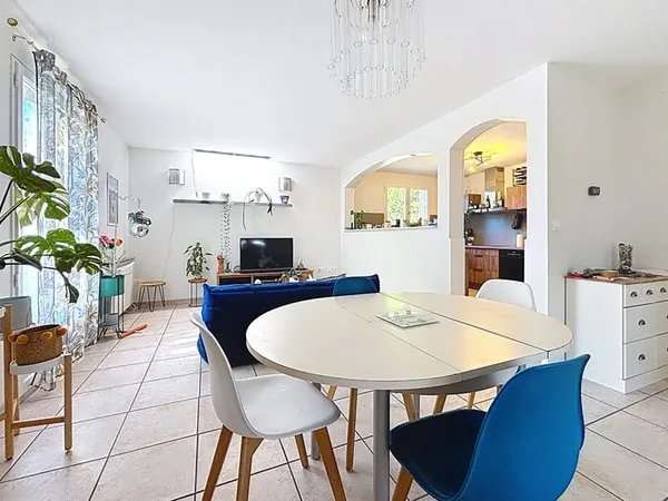 Charmante maison 3 chambres 90 m² avec beau terrain arboré à Montbeton