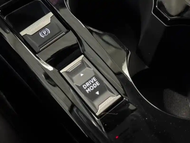 Peugeot 208 electrique 54 kwh 156ch — photo 85