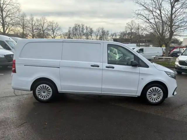 Mercedes Vito 114 cdi fourgon long 136ch bva — photo 10